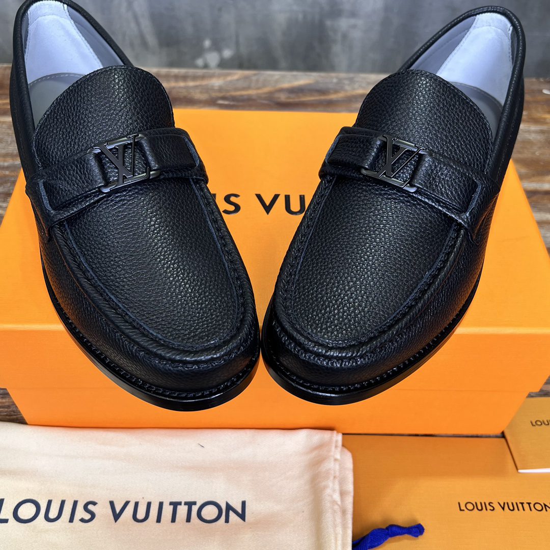 LV LOAFER