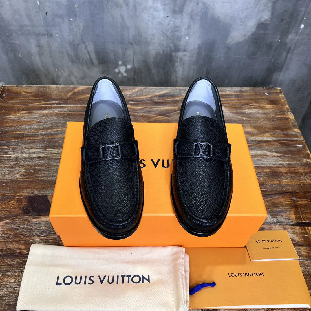 LV LOAFER