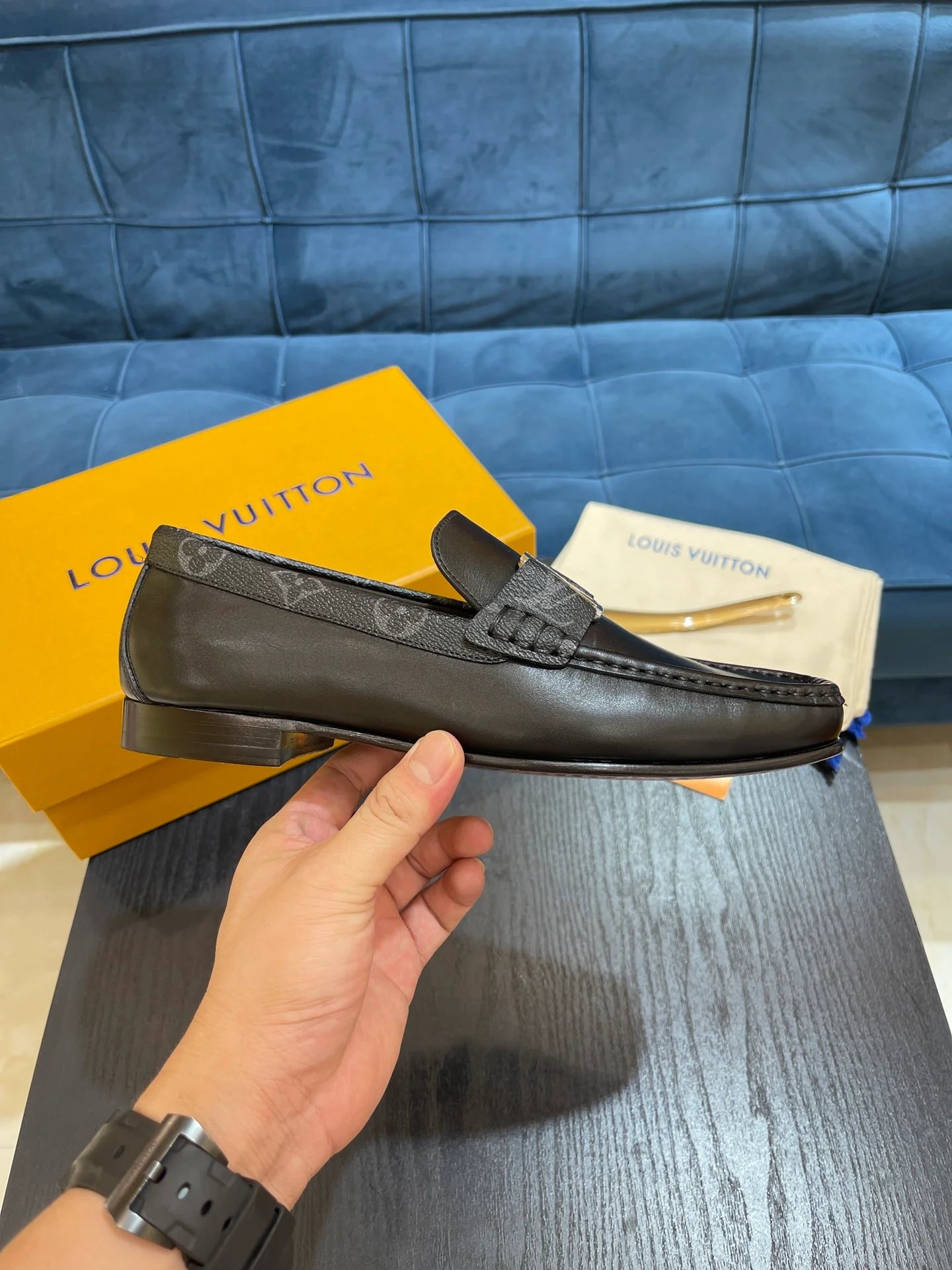 LV LOAFER