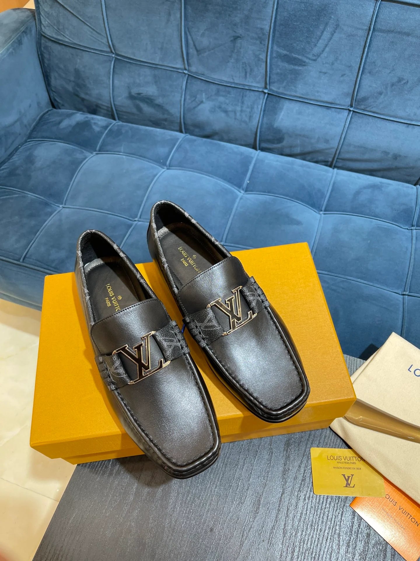 LV LOAFER