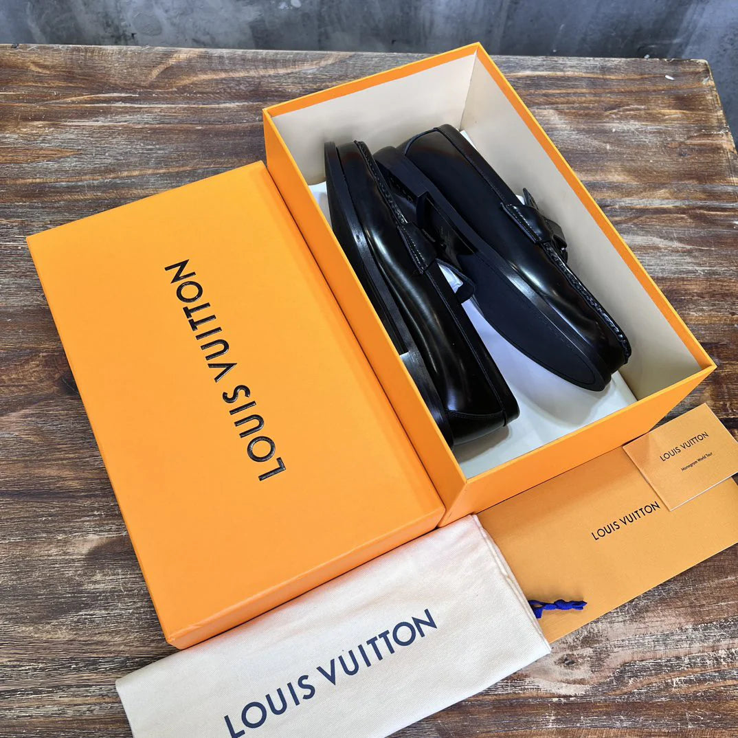 LV LOAFER