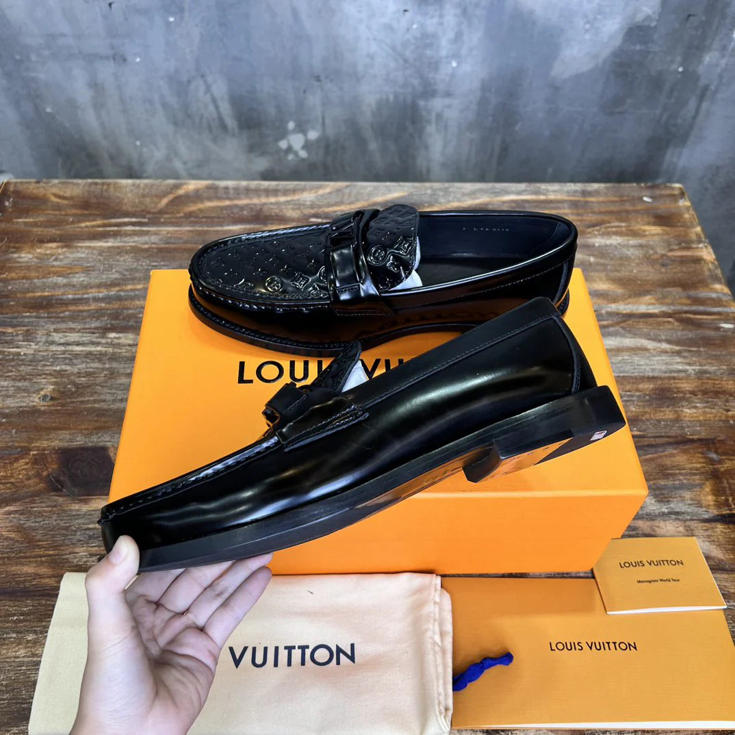 LV LOAFER