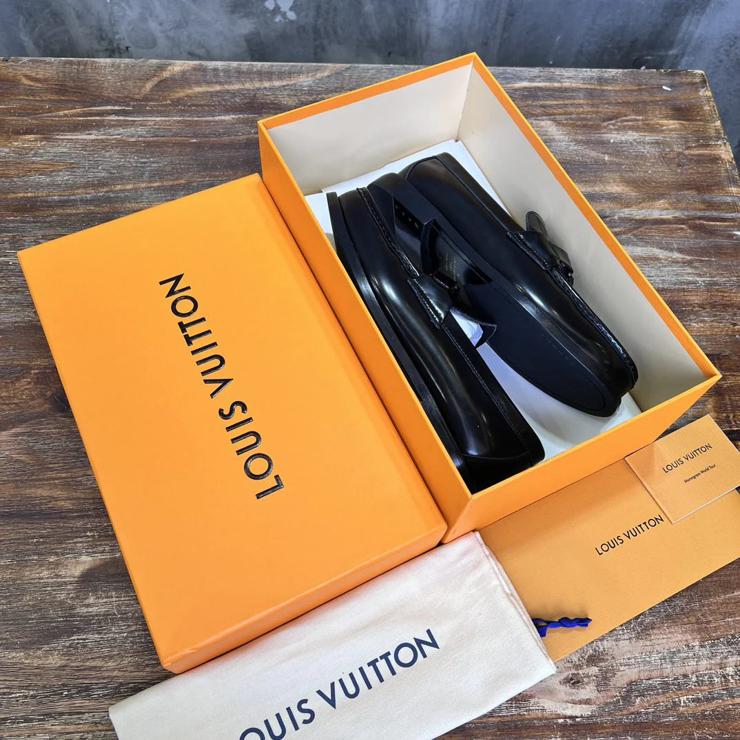 LV LOAFER