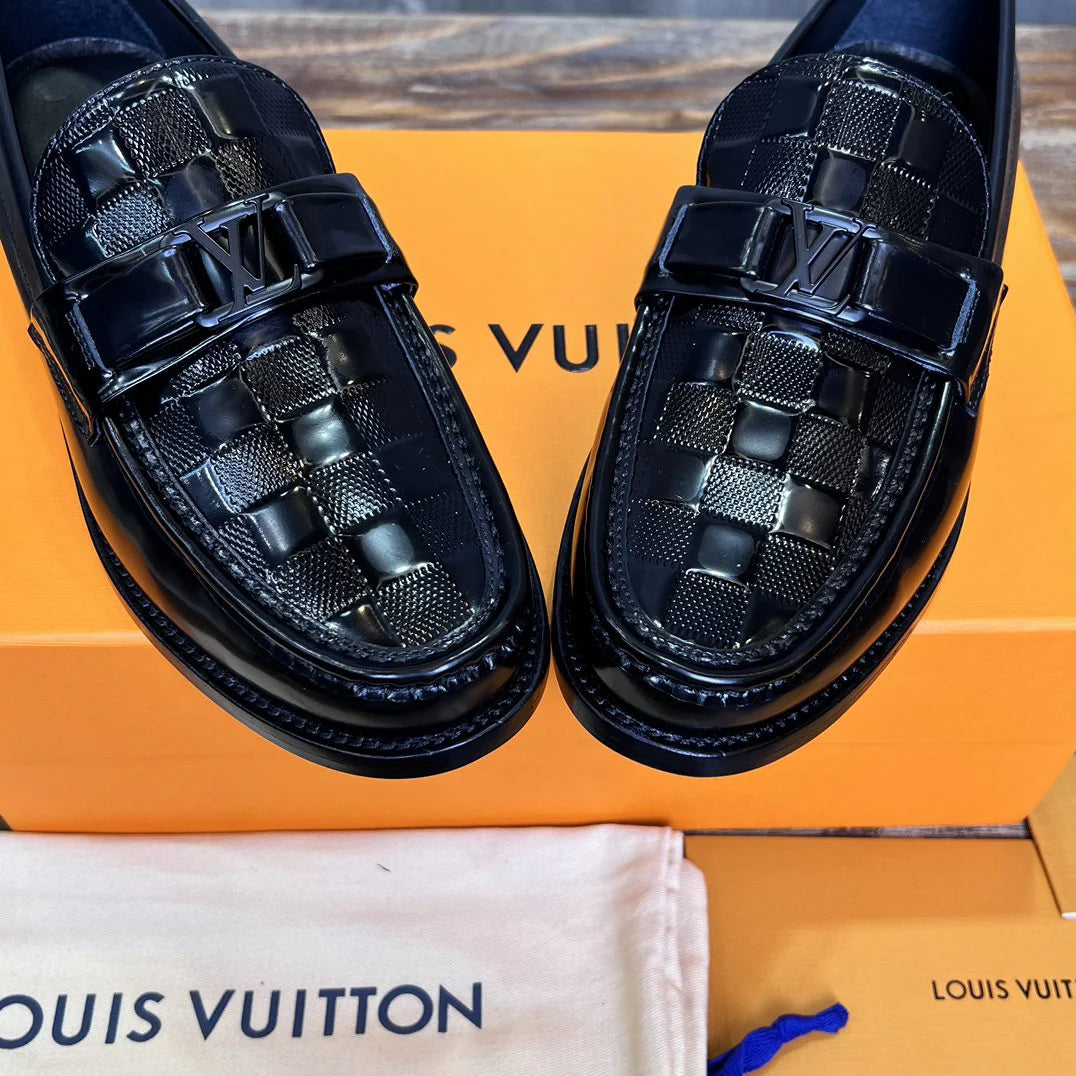 LV LOAFER