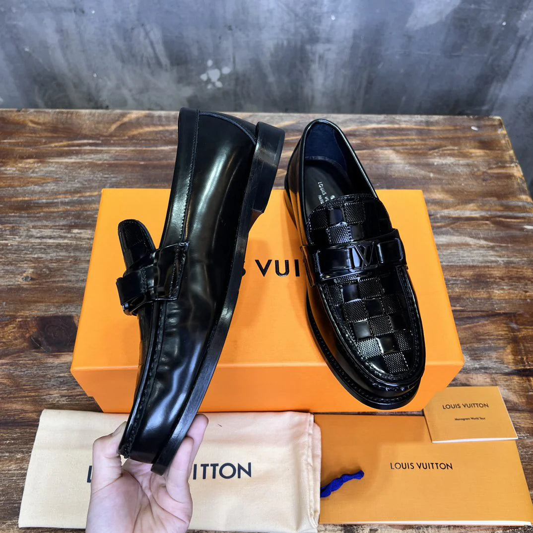LV LOAFER