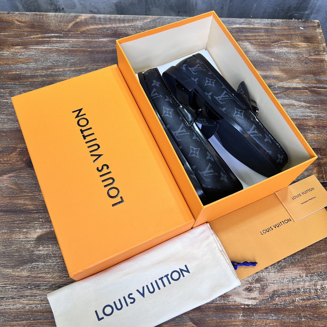 LV LOAFER