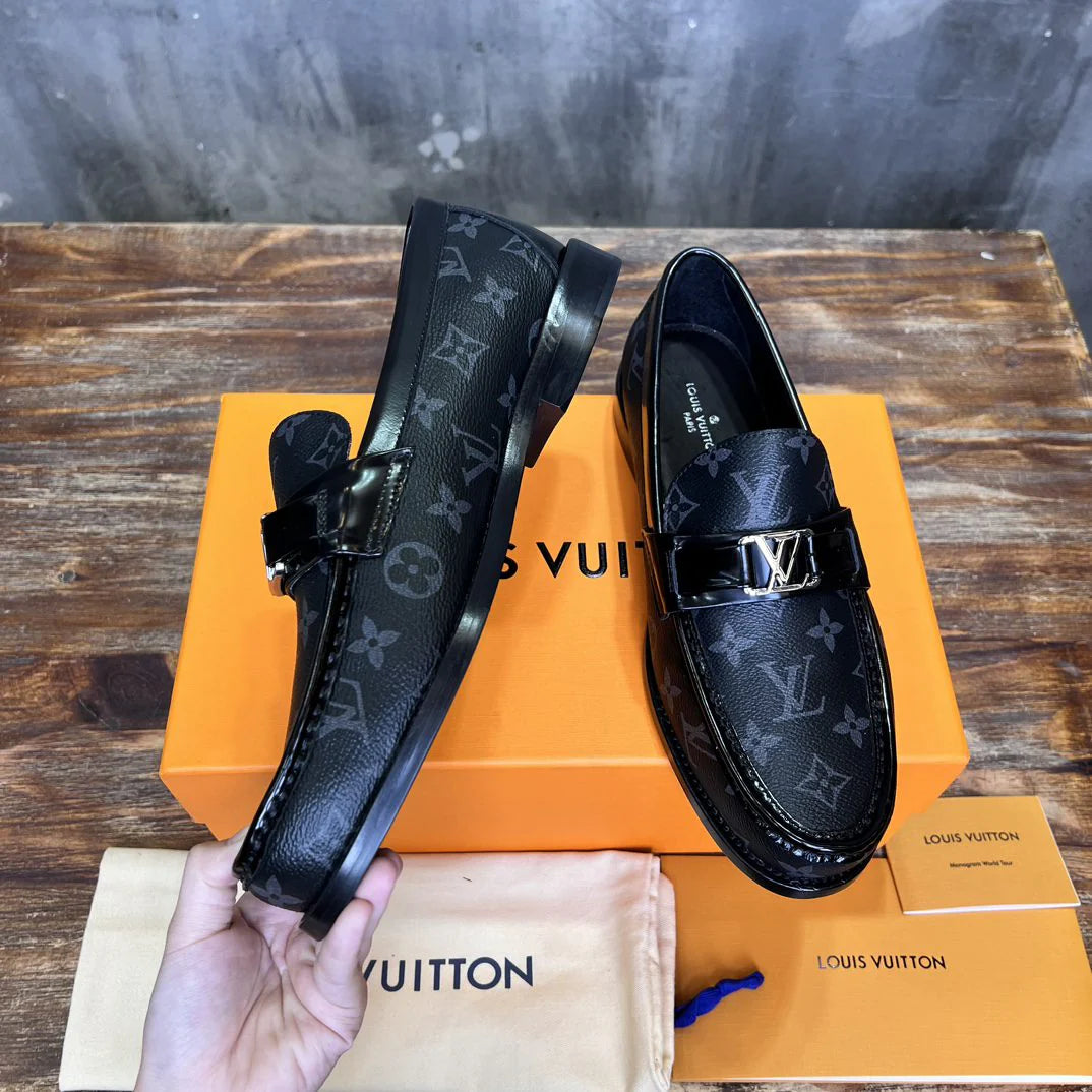 LV LOAFER