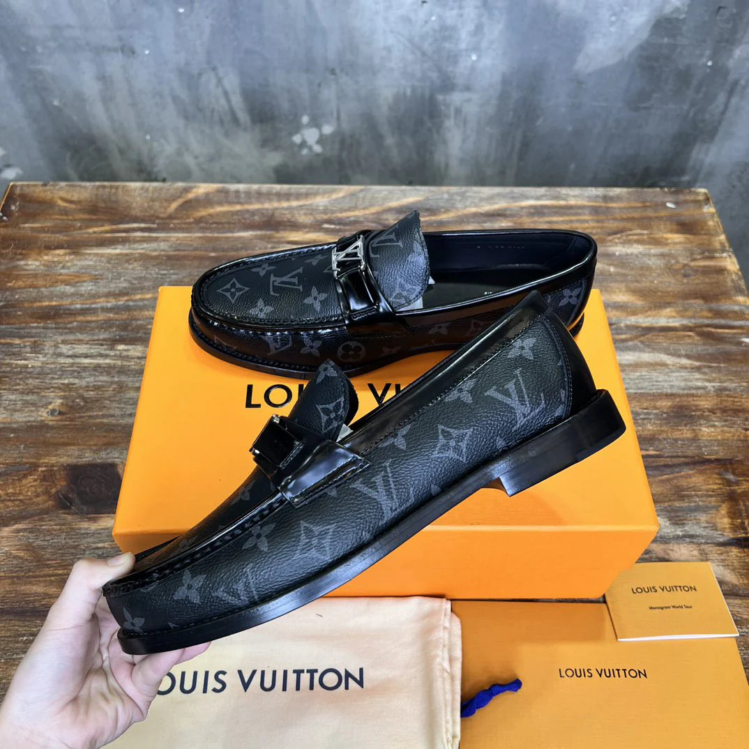 LV LOAFER