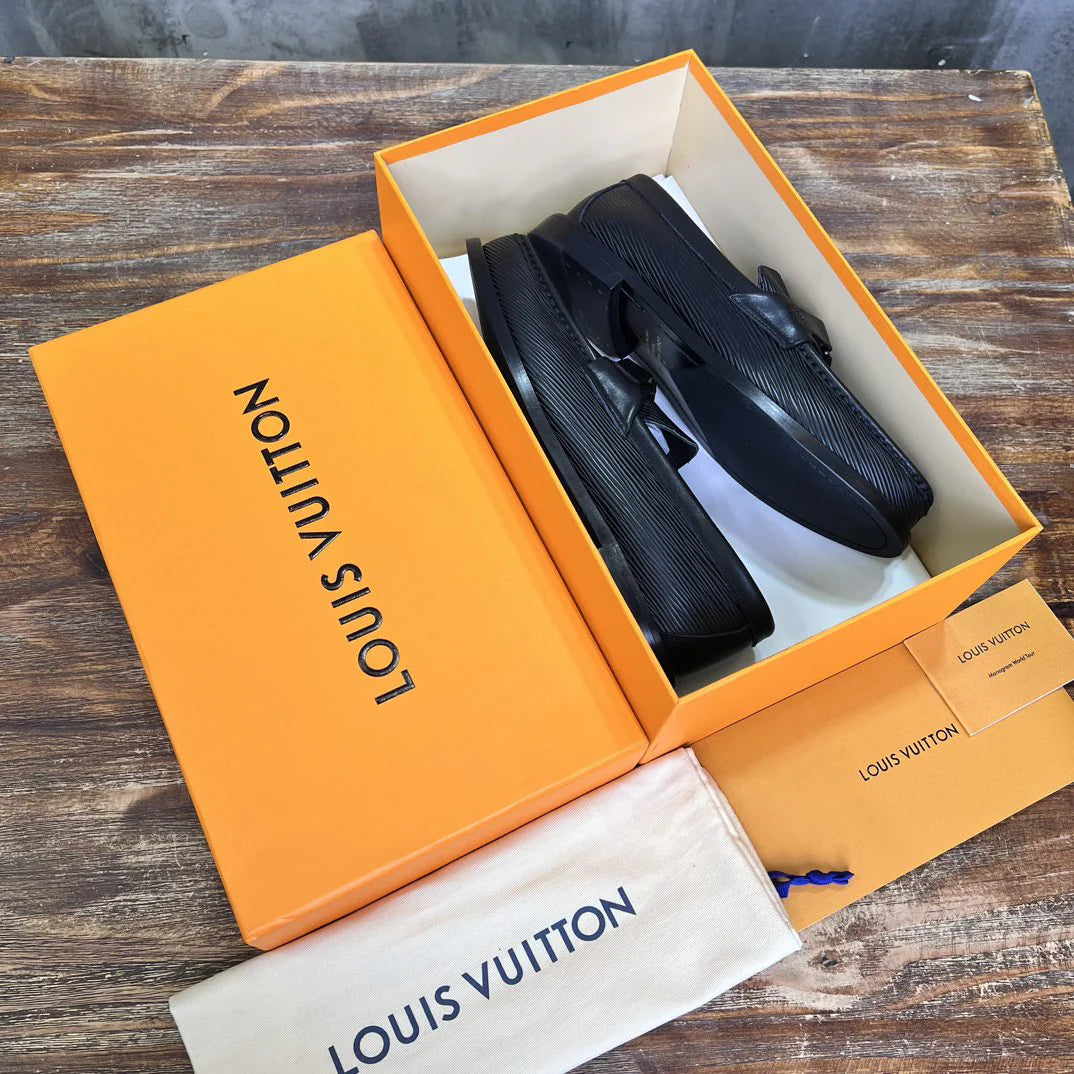 LV LOAFER