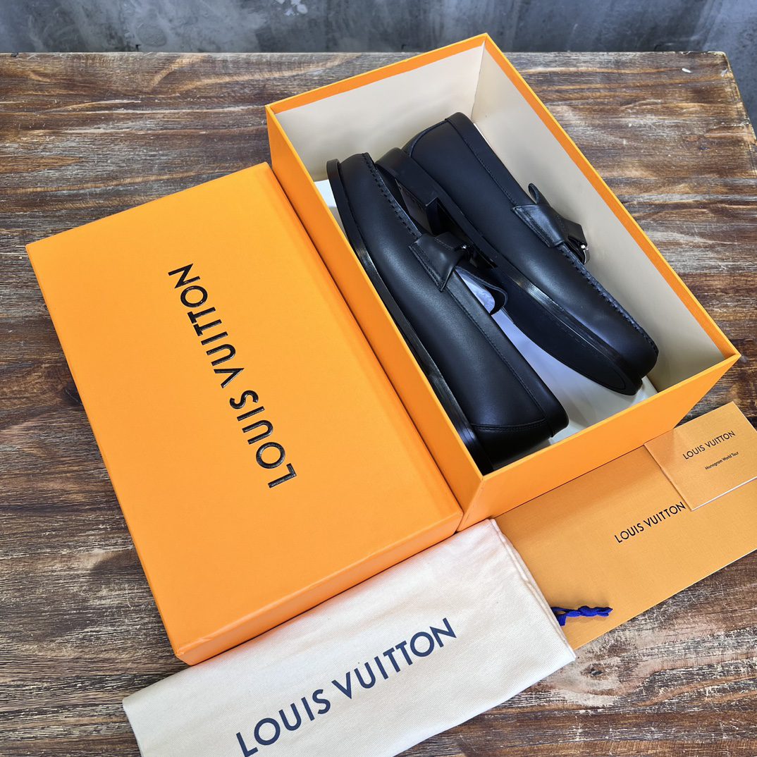 LV LOAFER