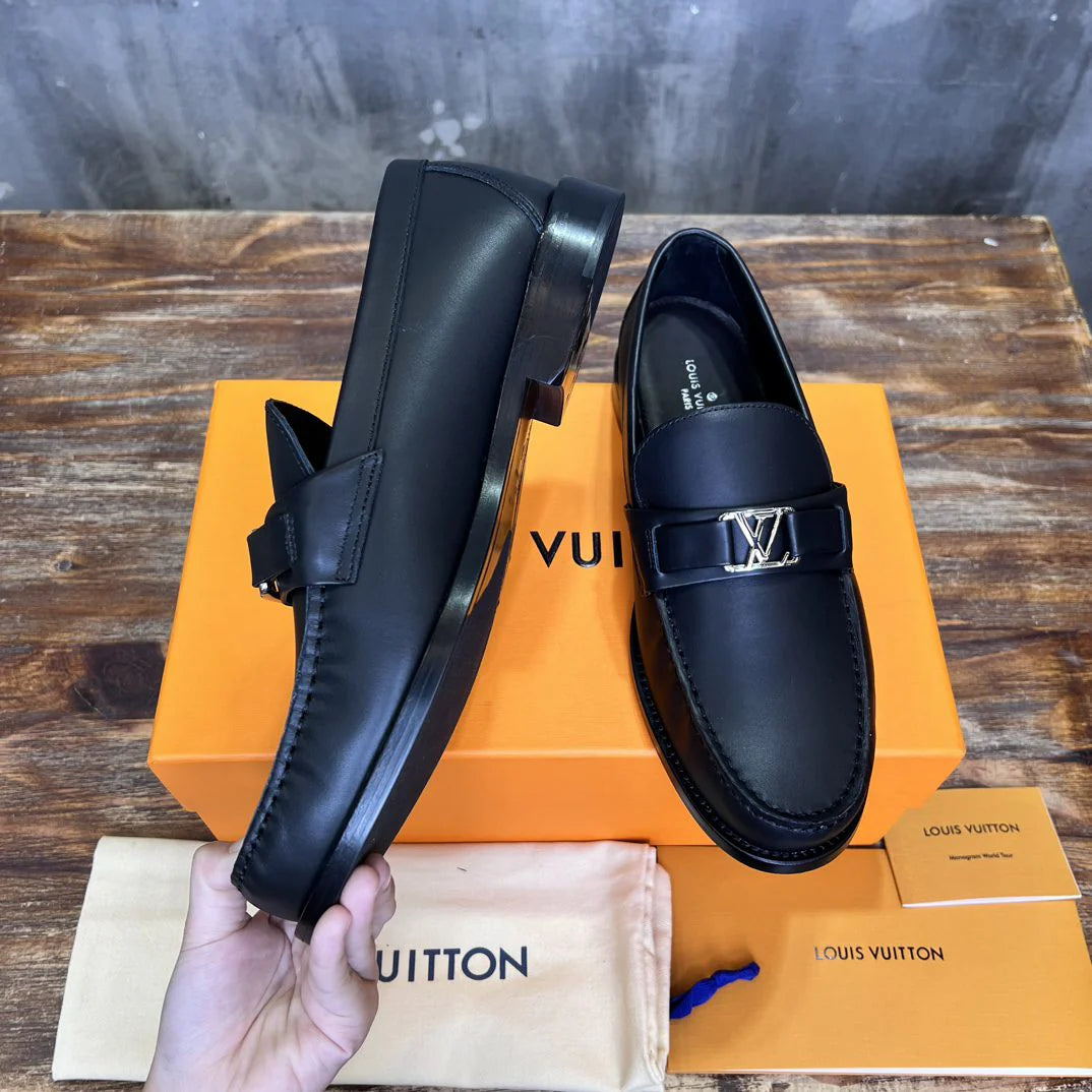 LV LOAFER