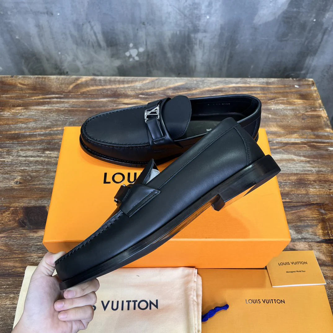 LV LOAFER