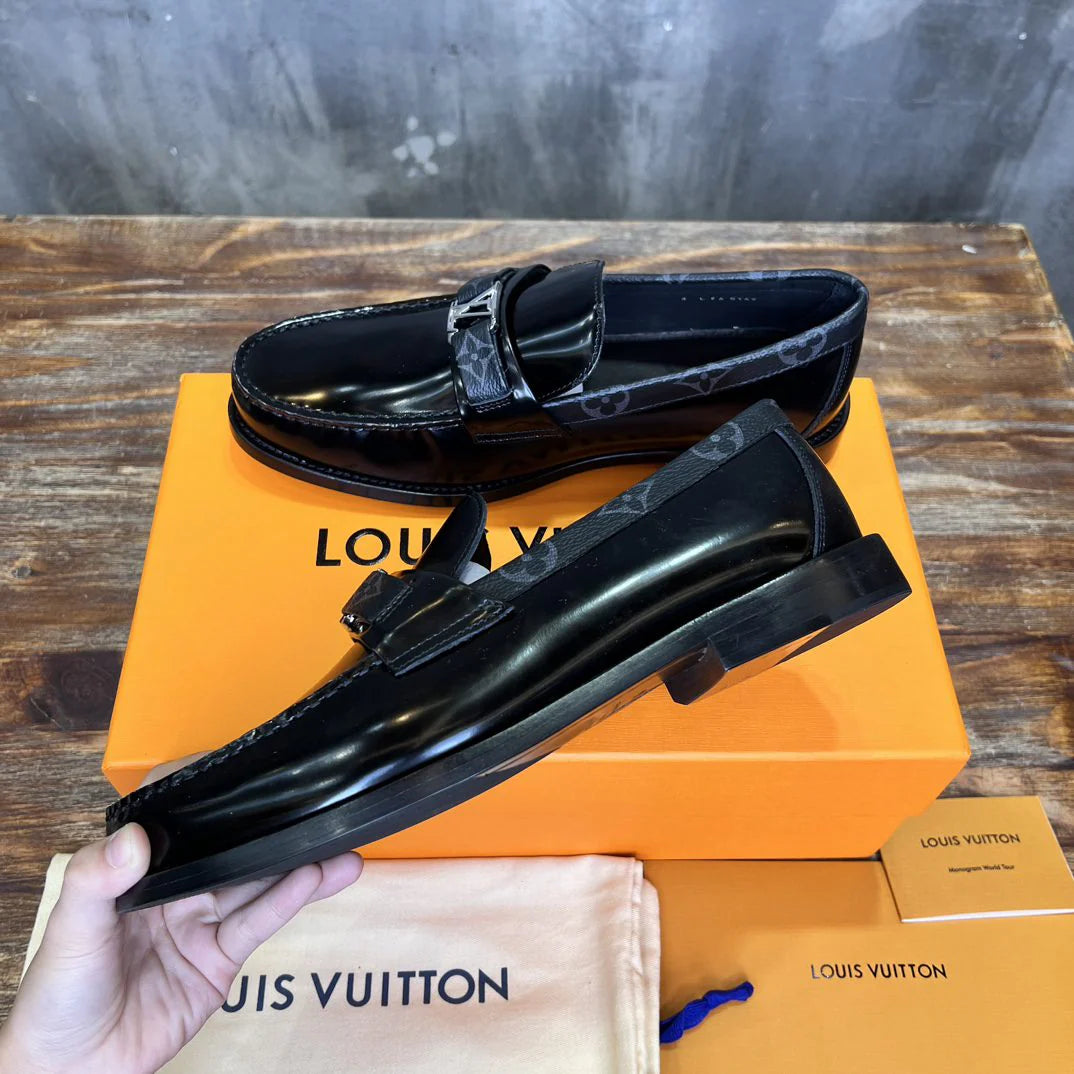 LV LOAFER