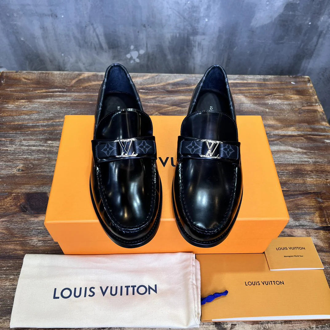 LV LOAFER