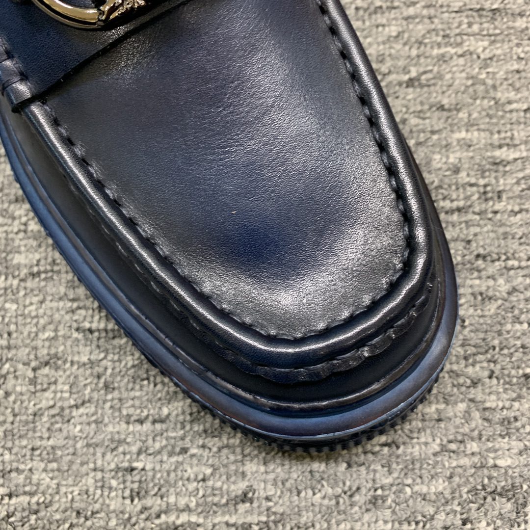 LV LOAFER
