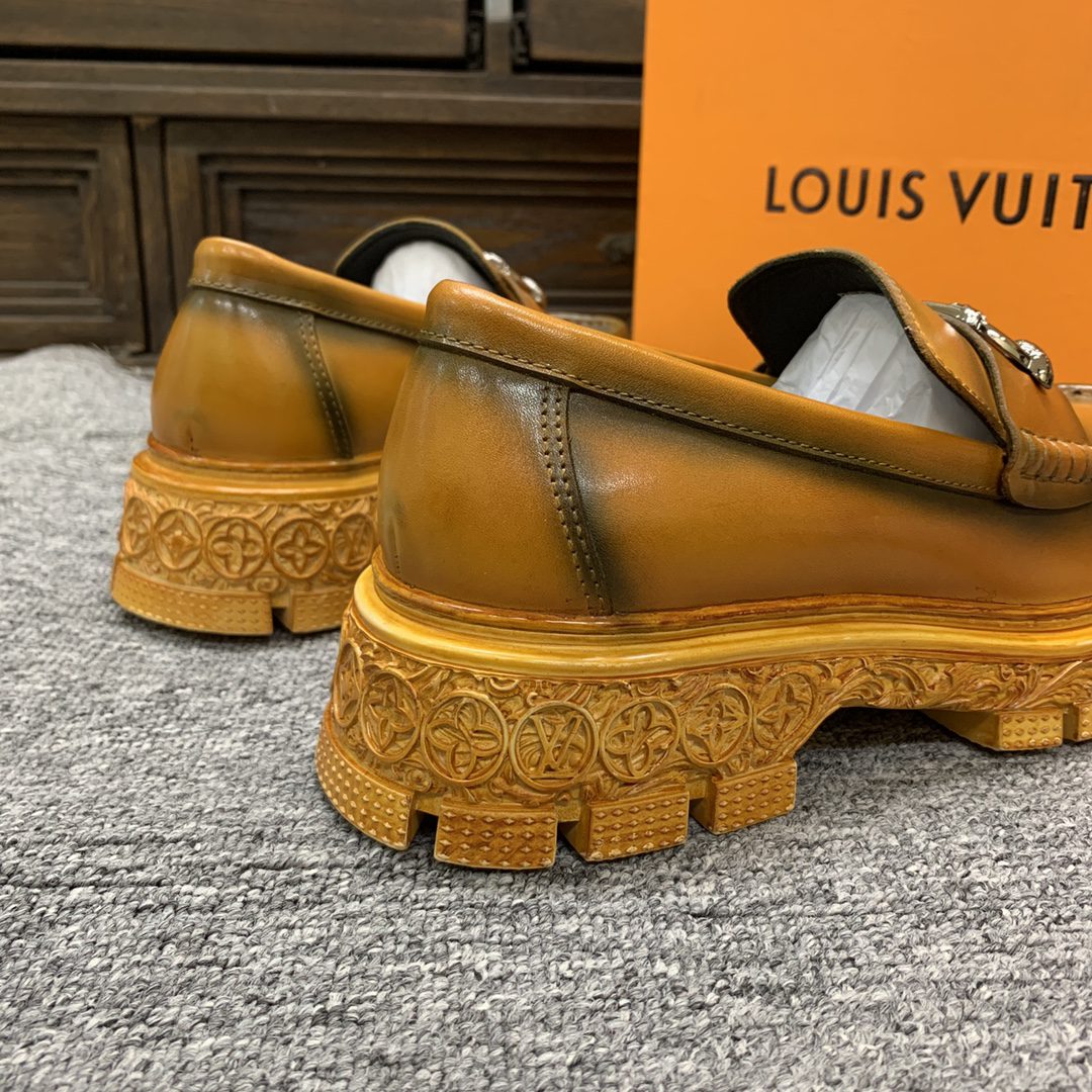 LV LOAFER