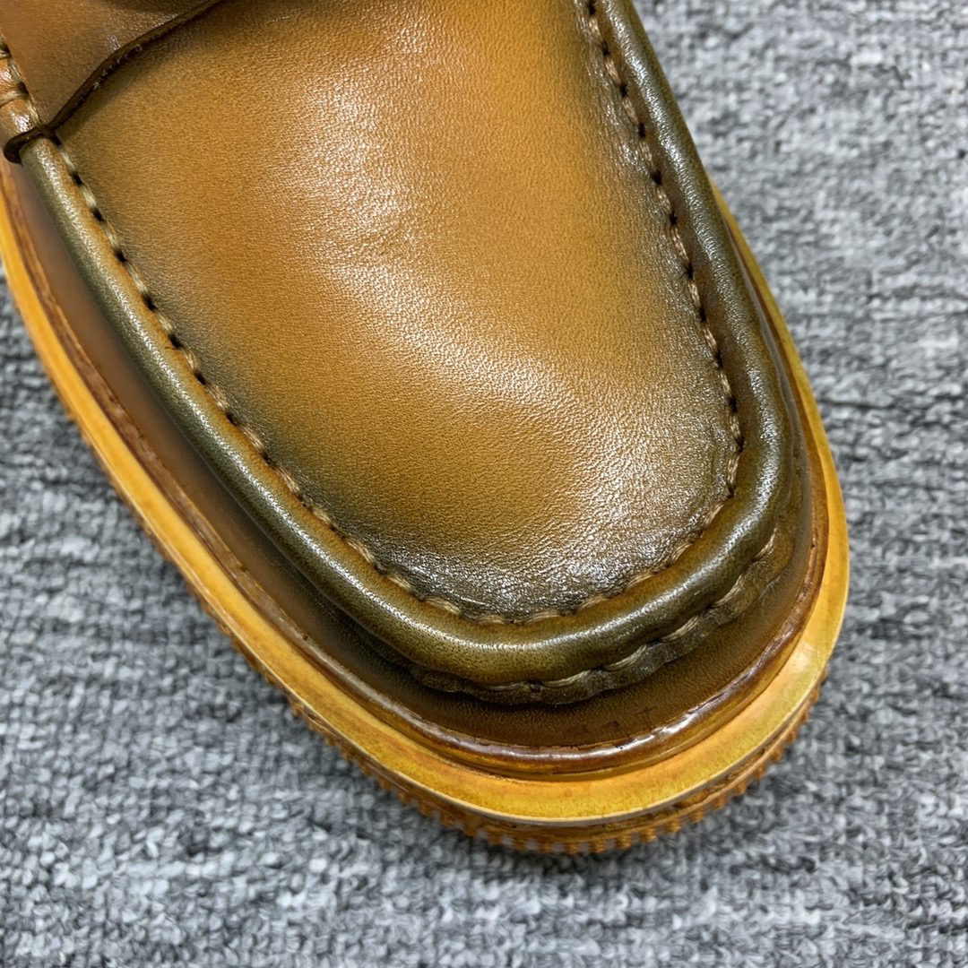 LV LOAFER