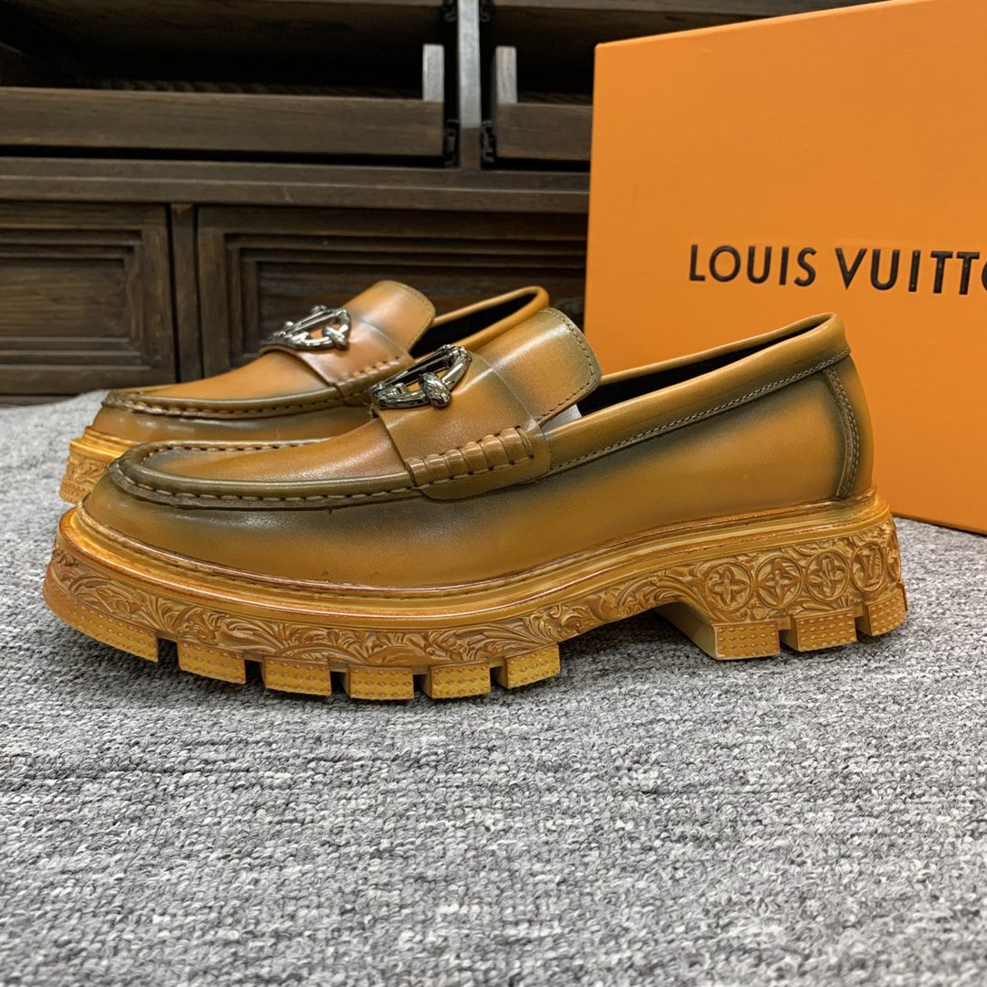LV LOAFER