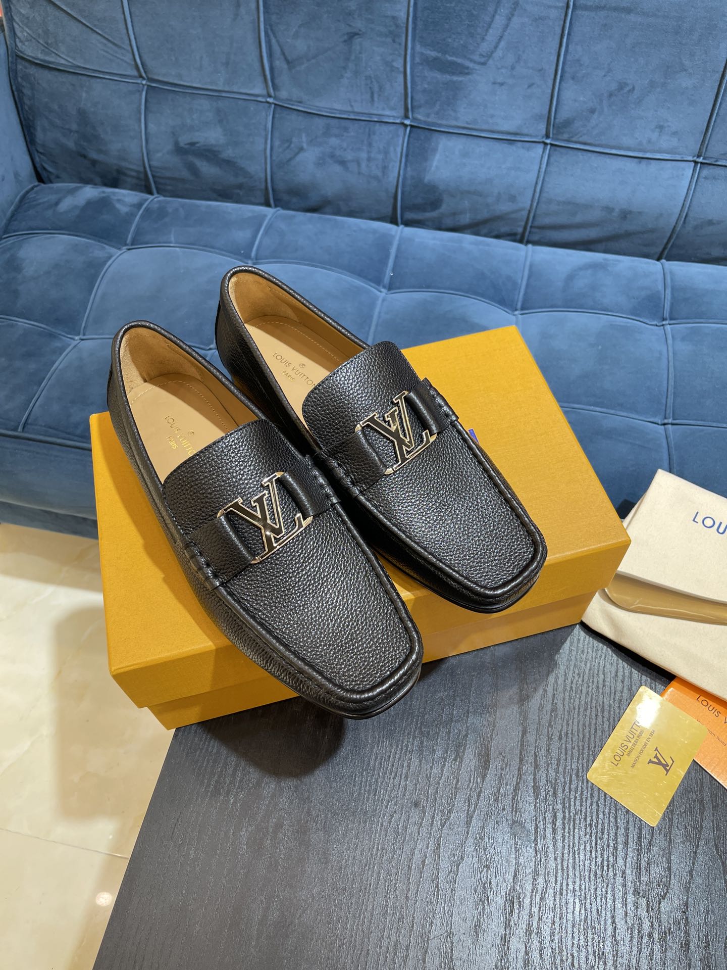LV LOAFER