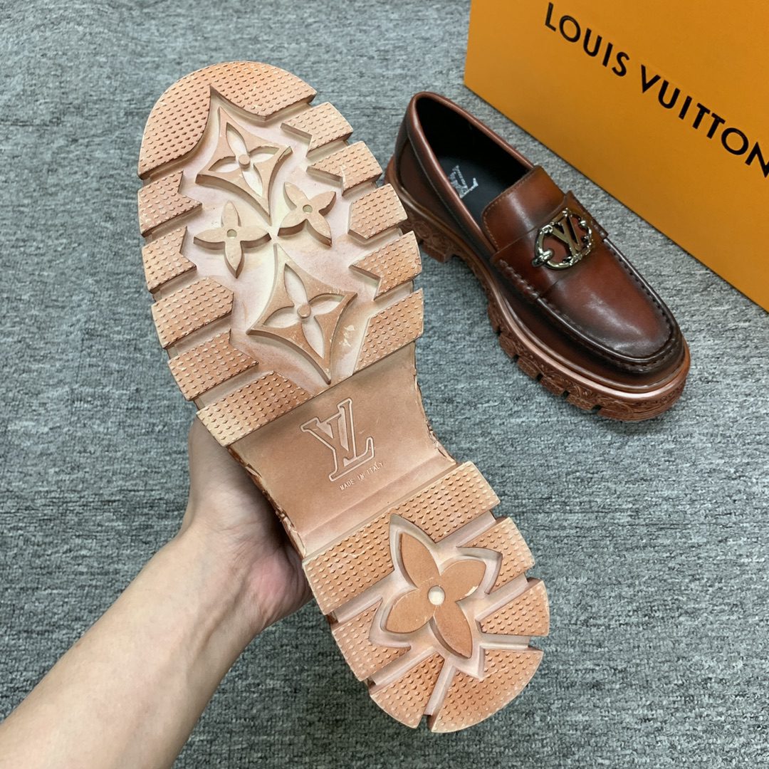 LV LOAFER