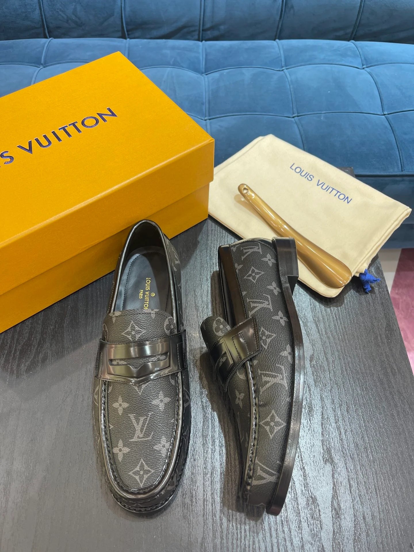 LV LOAFER