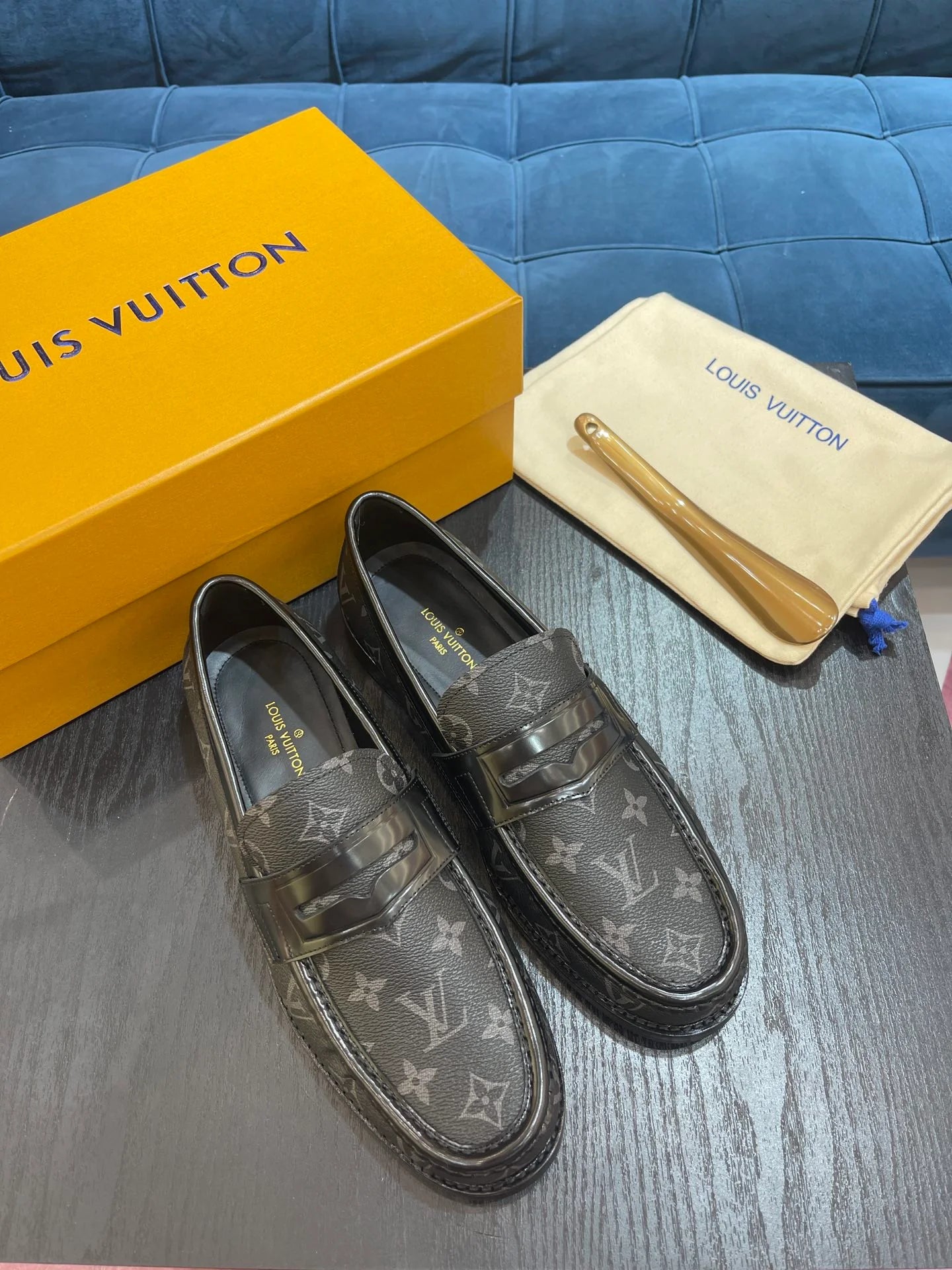 LV LOAFER