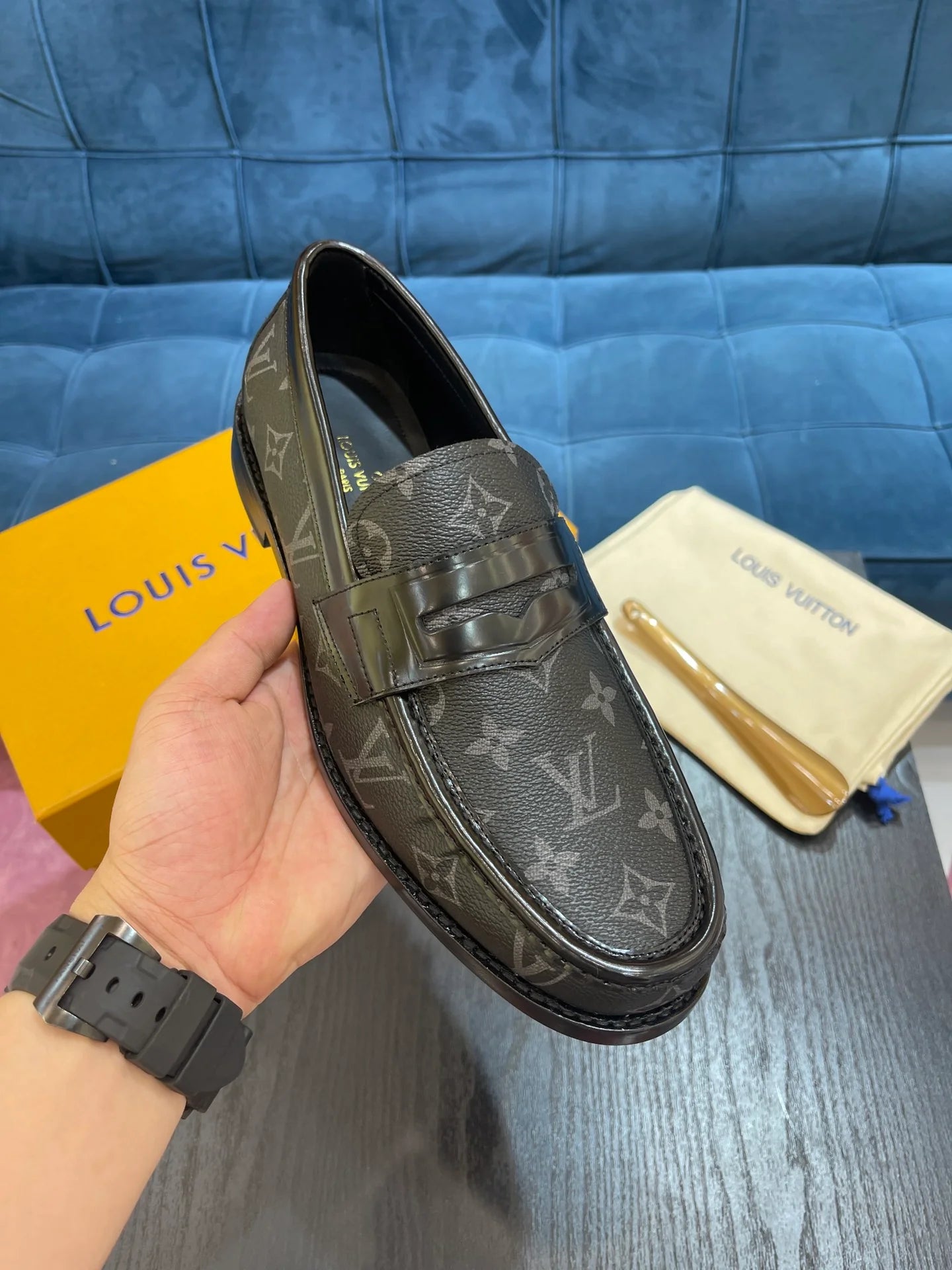 LV LOAFER