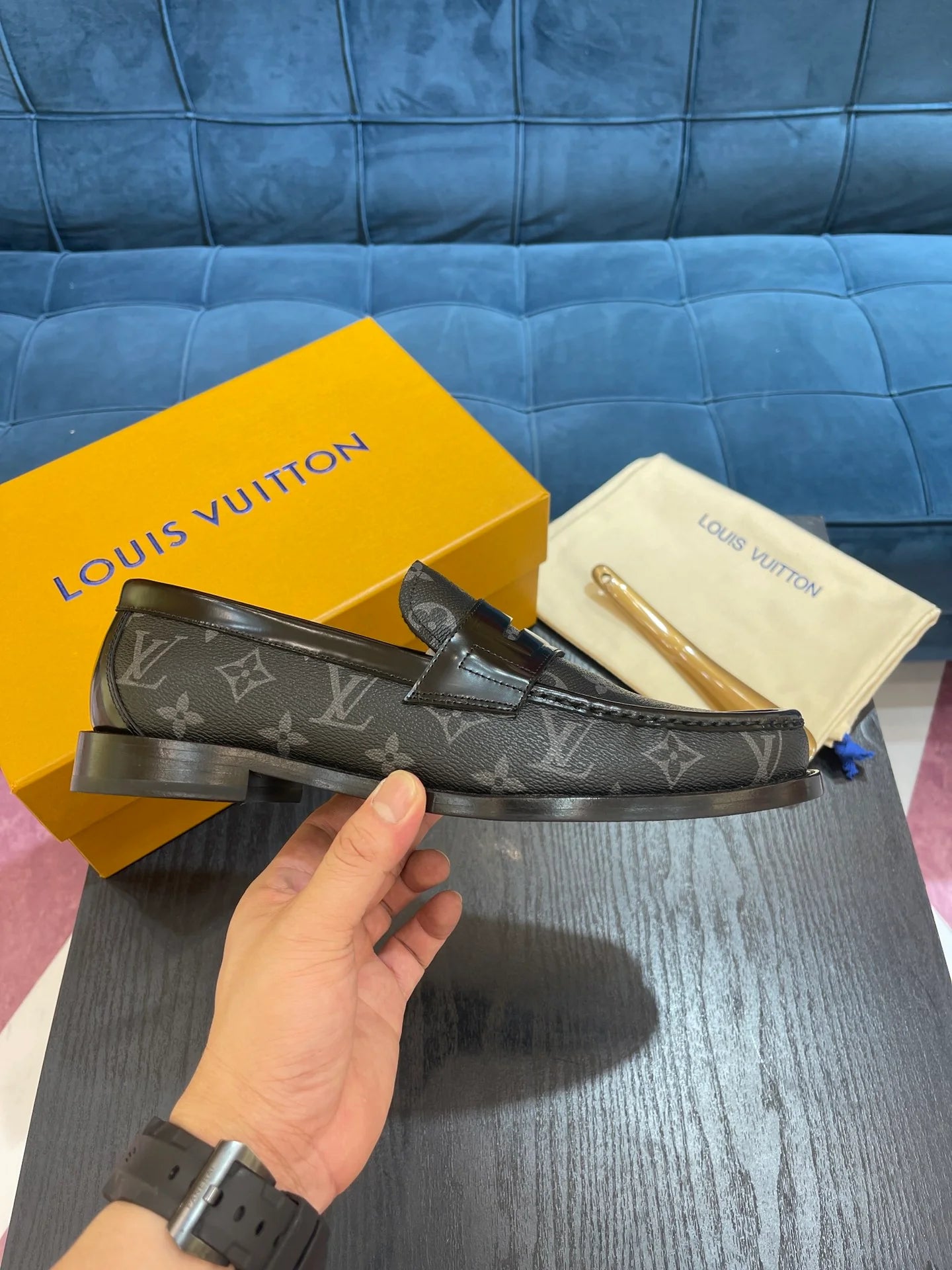 LV LOAFER