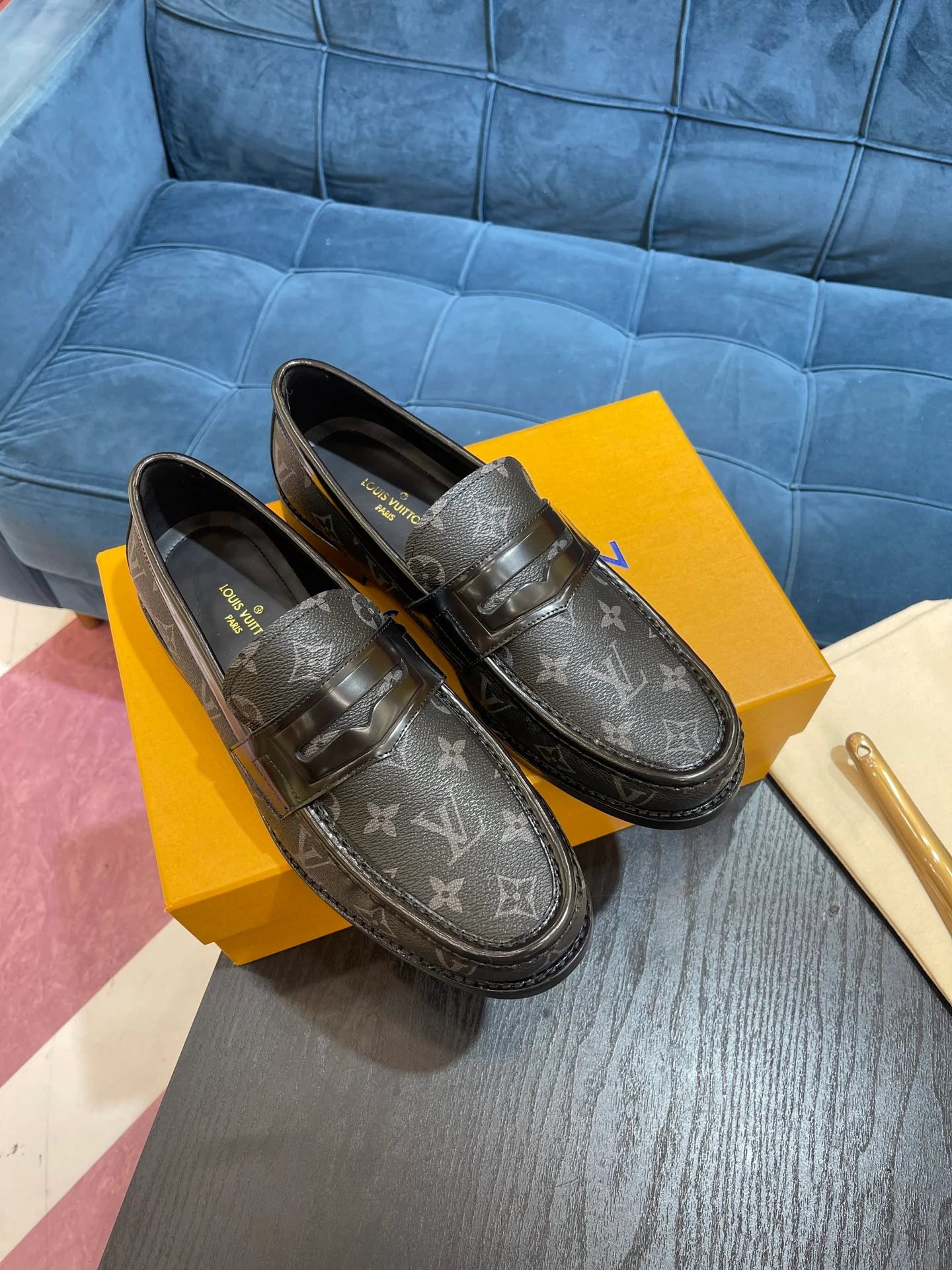 LV LOAFER