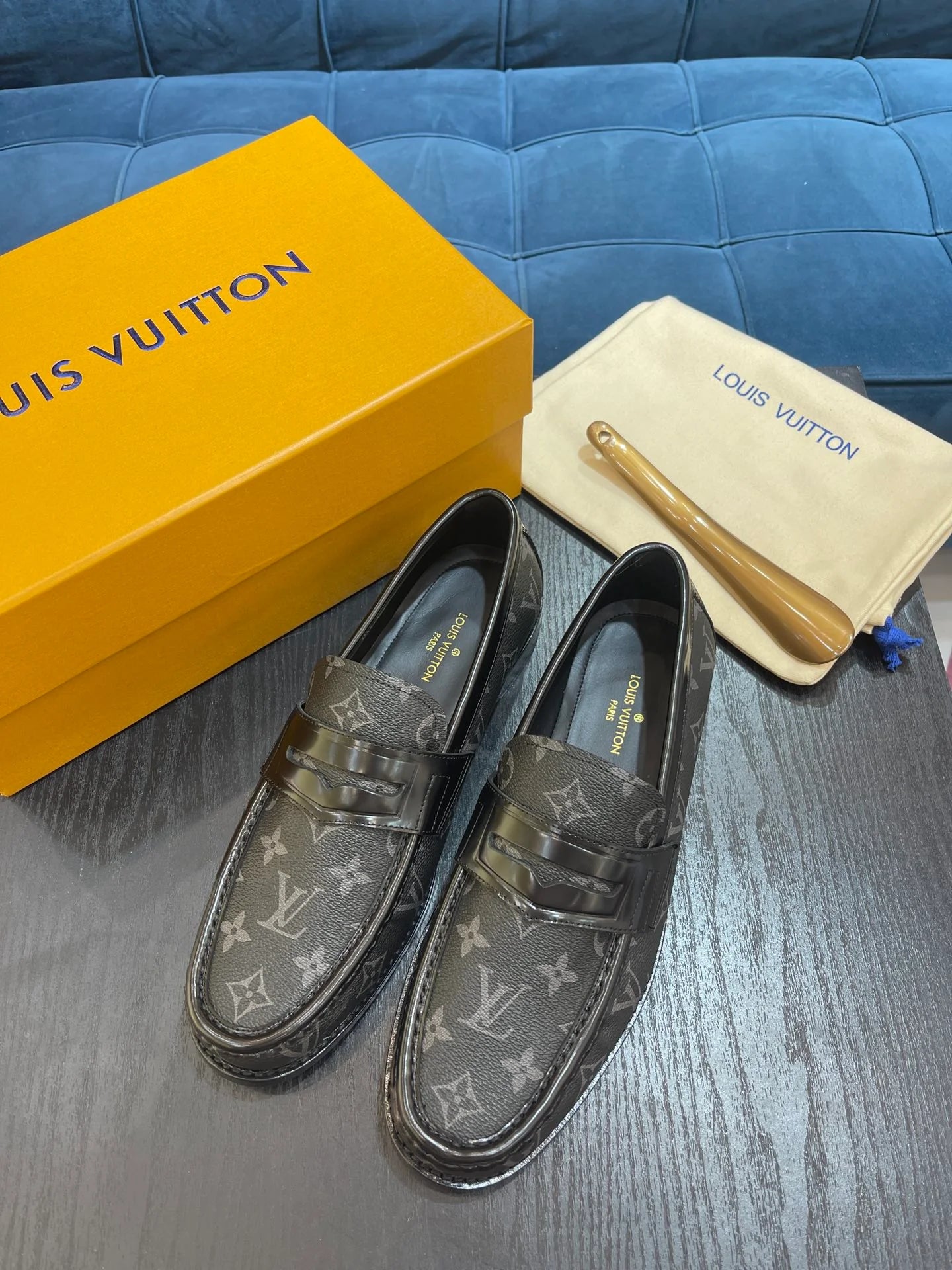 LV LOAFER