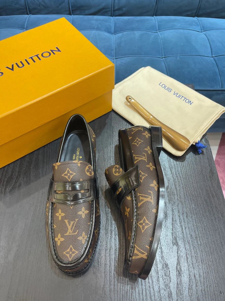 LV LOAFER