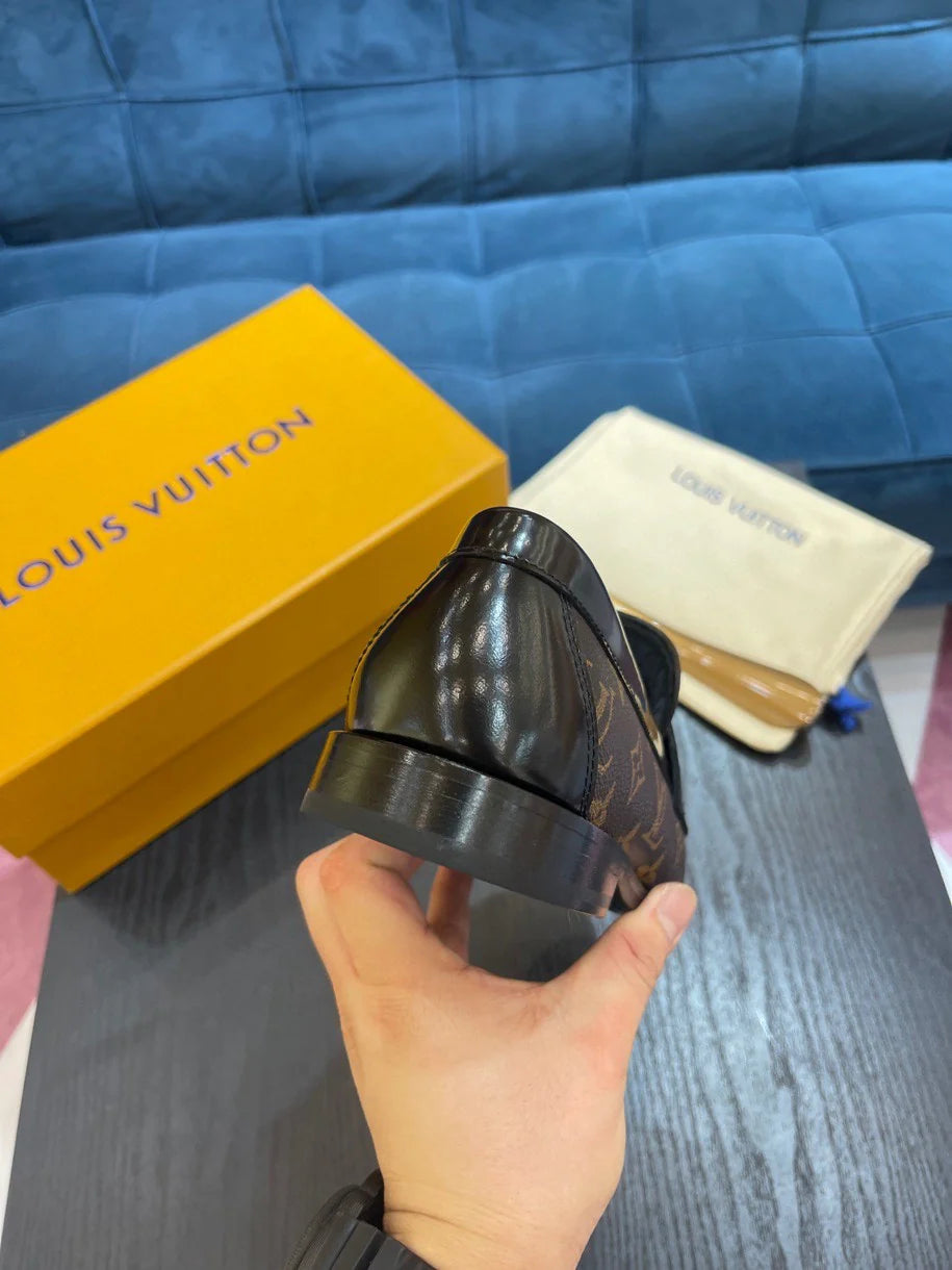LV LOAFER