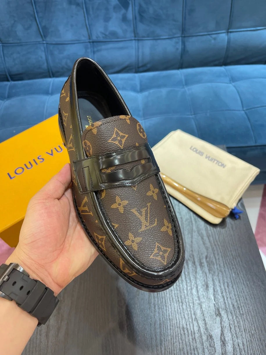 LV LOAFER
