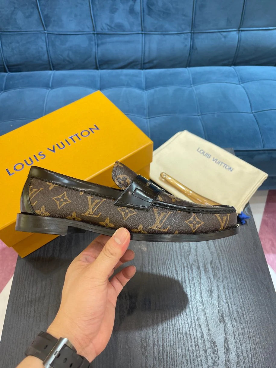 LV LOAFER