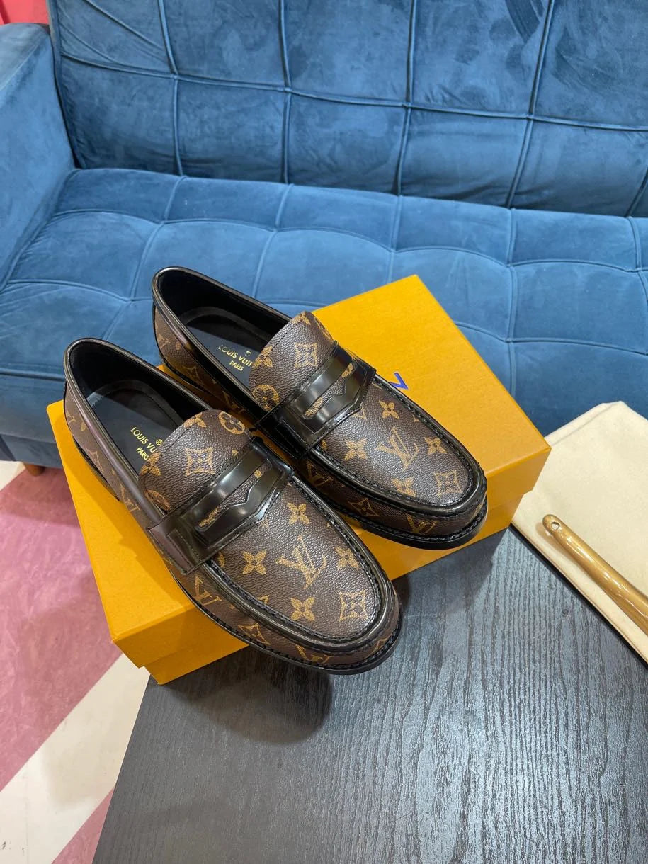 LV LOAFER