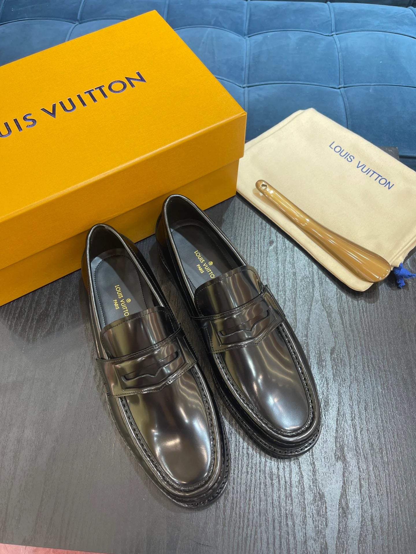 LV LOAFER