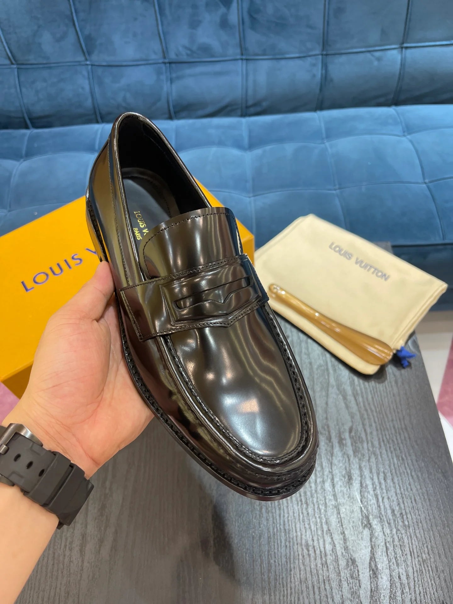 LV LOAFER