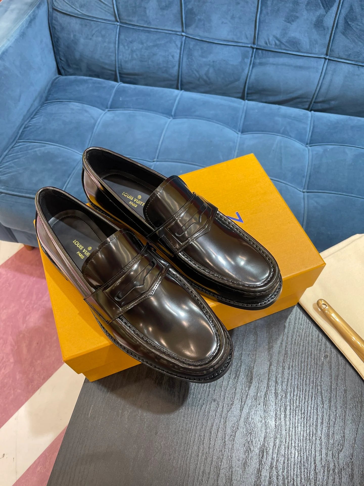 LV LOAFER