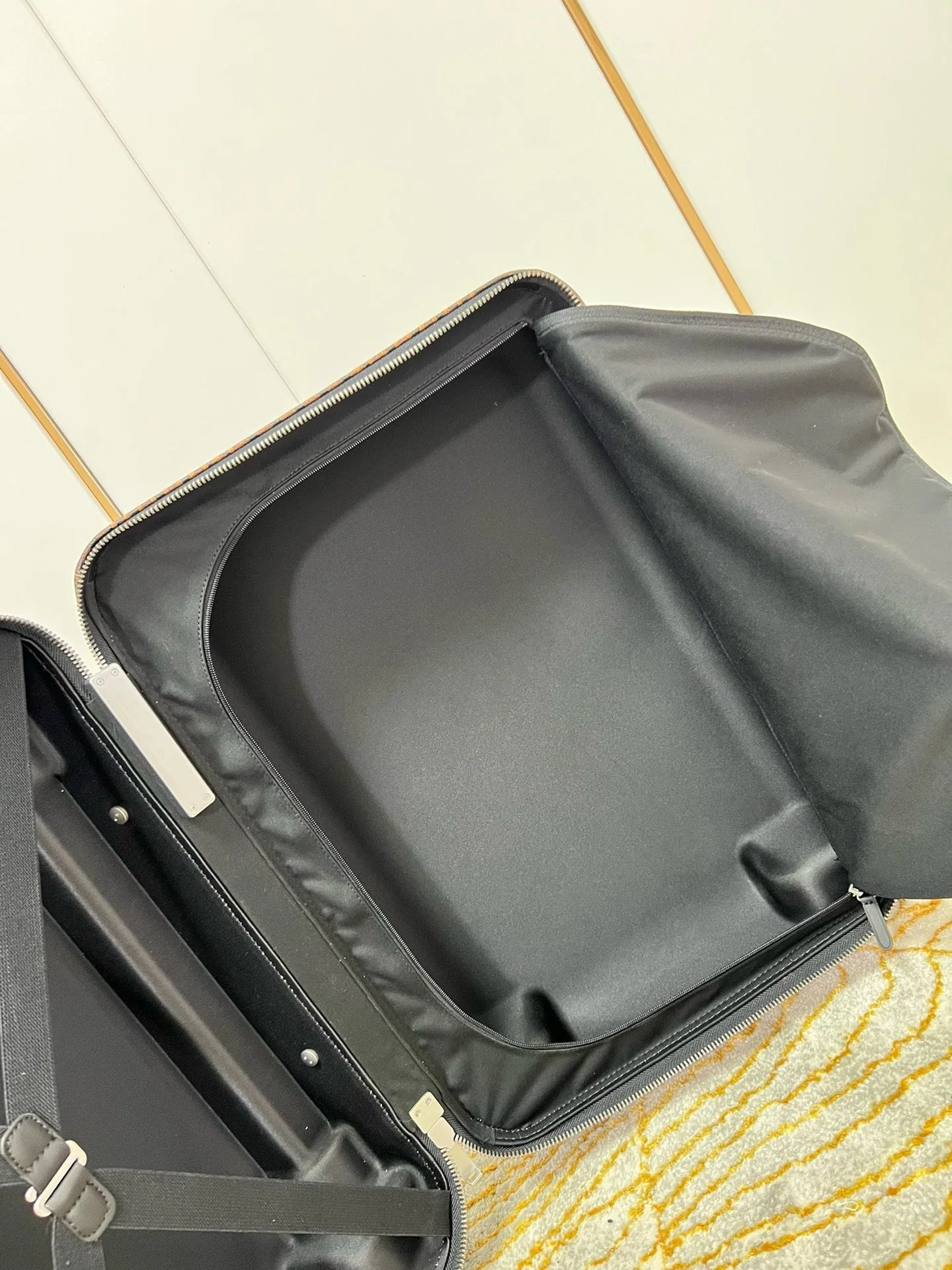 LV LUGGAGE