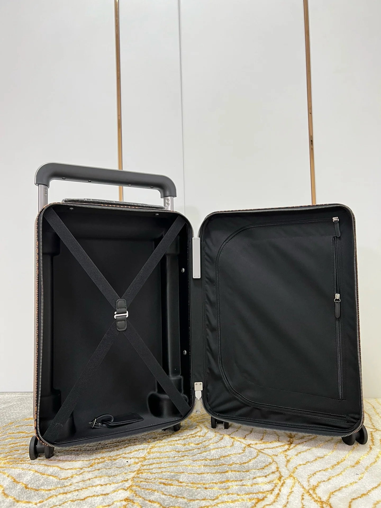 LV LUGGAGE