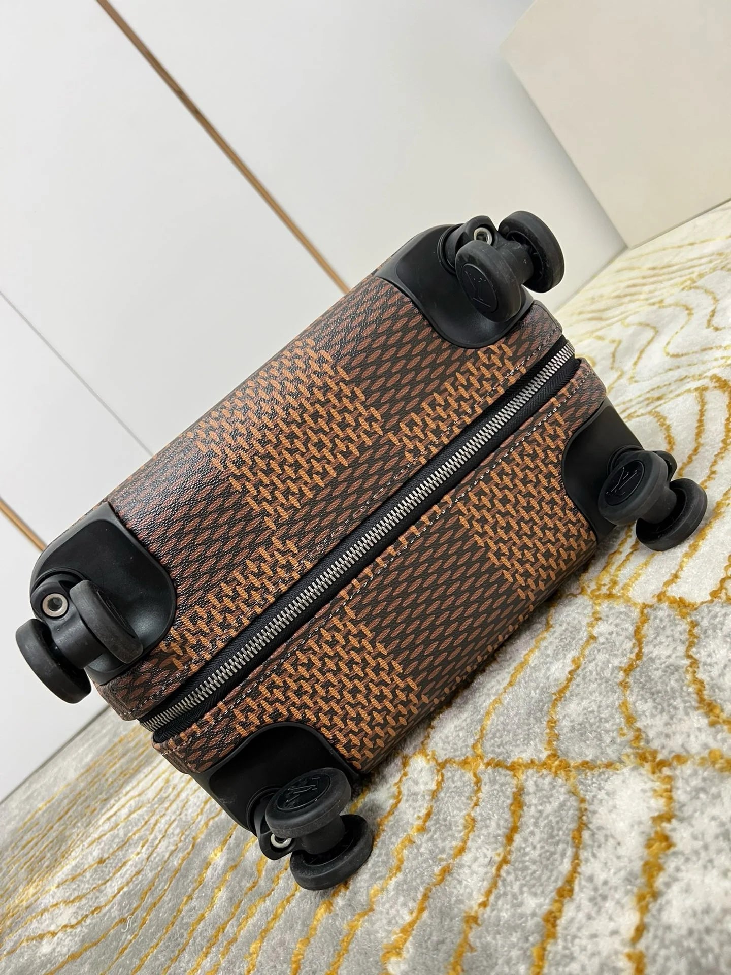LV LUGGAGE