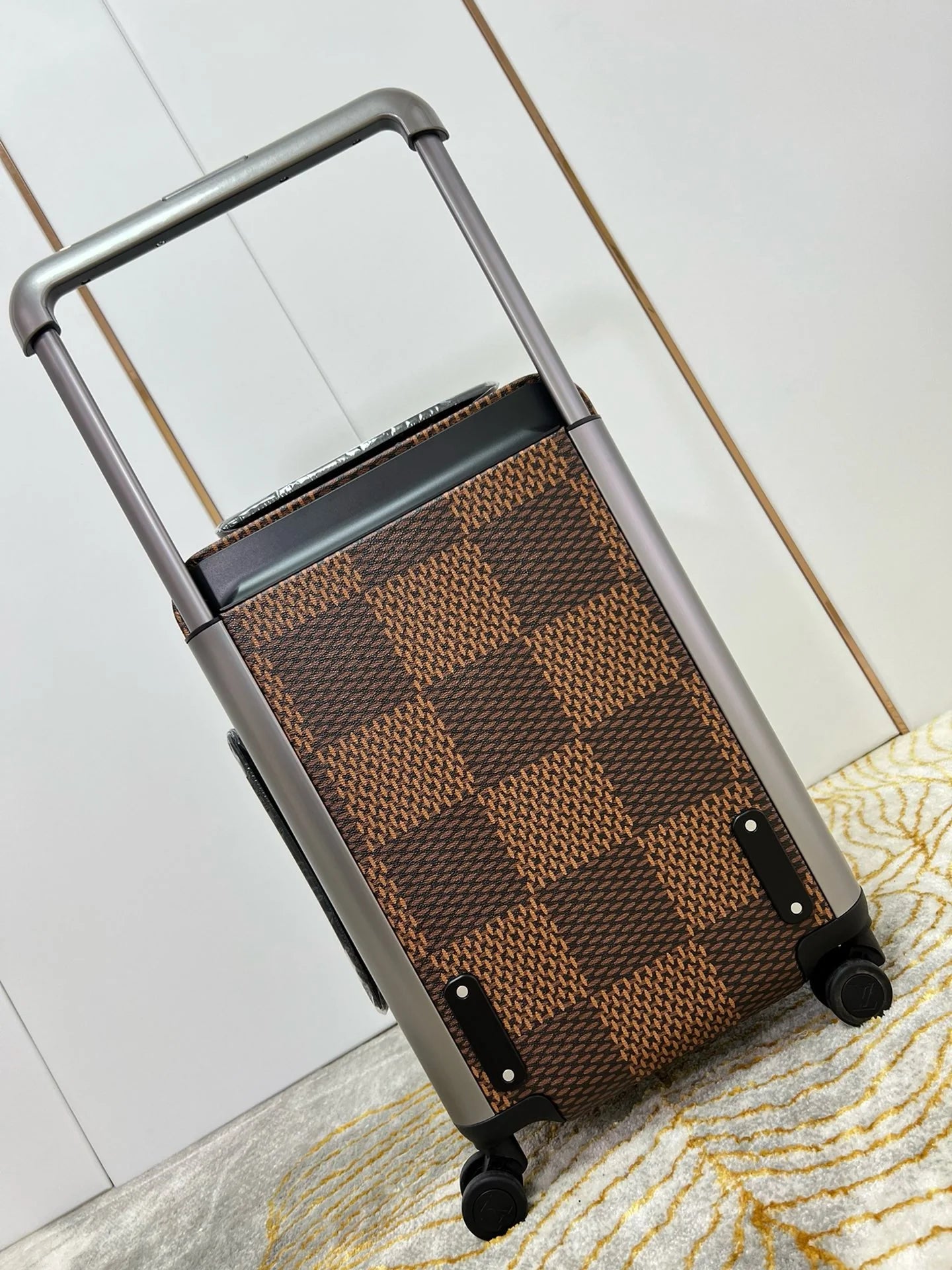 LV LUGGAGE