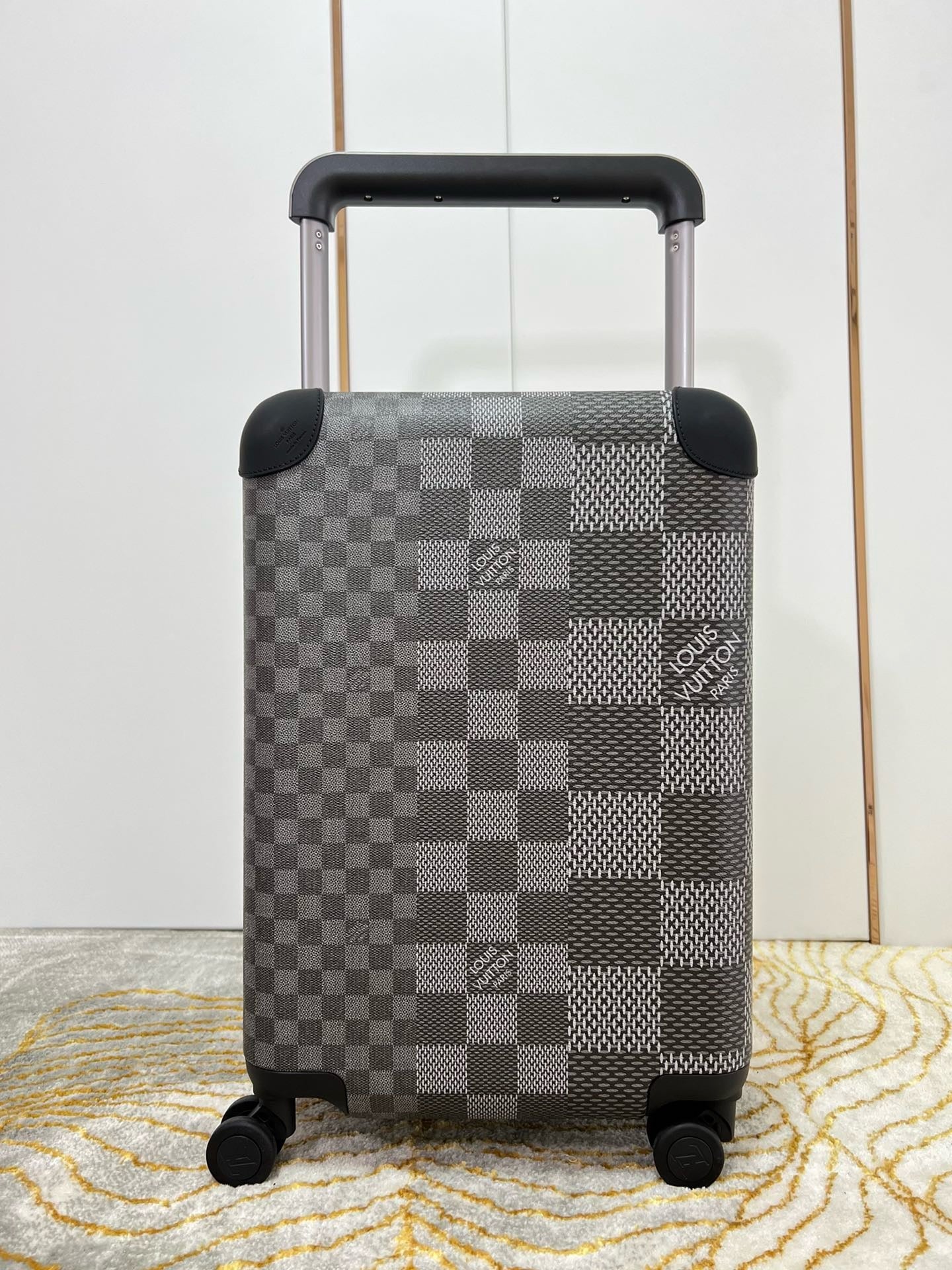 LV LUGGAGE