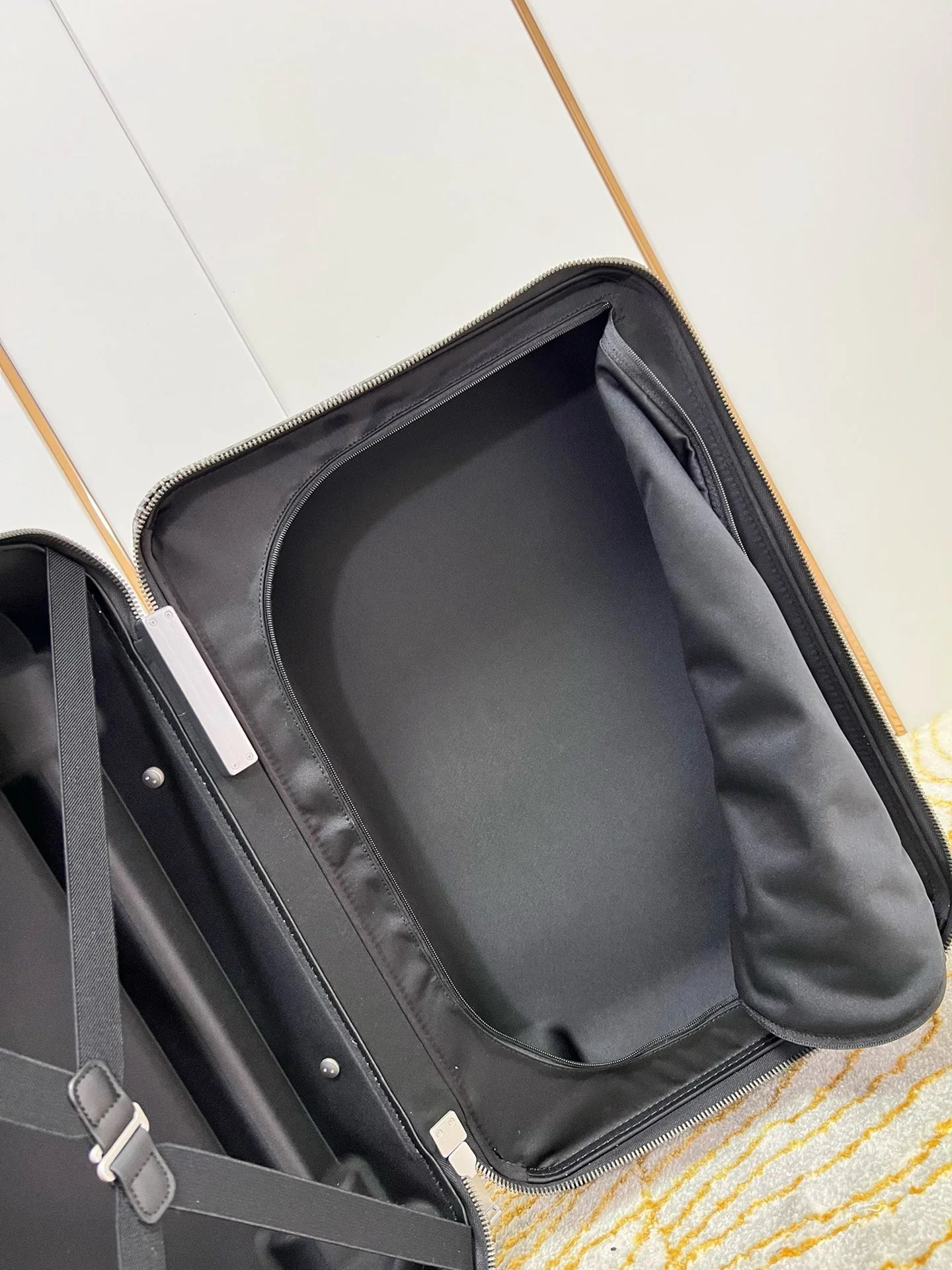 LV LUGGAGE