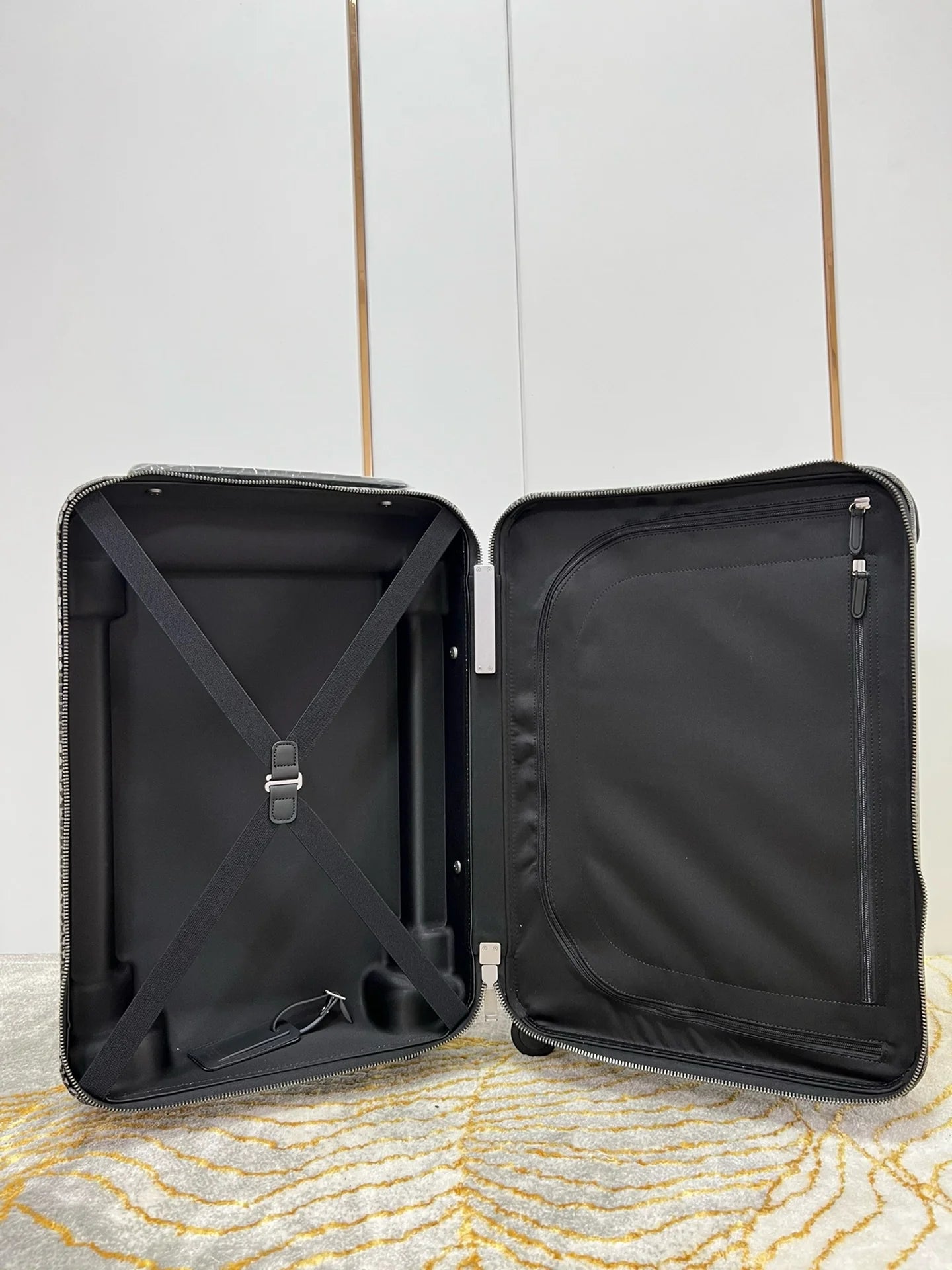 LV LUGGAGE