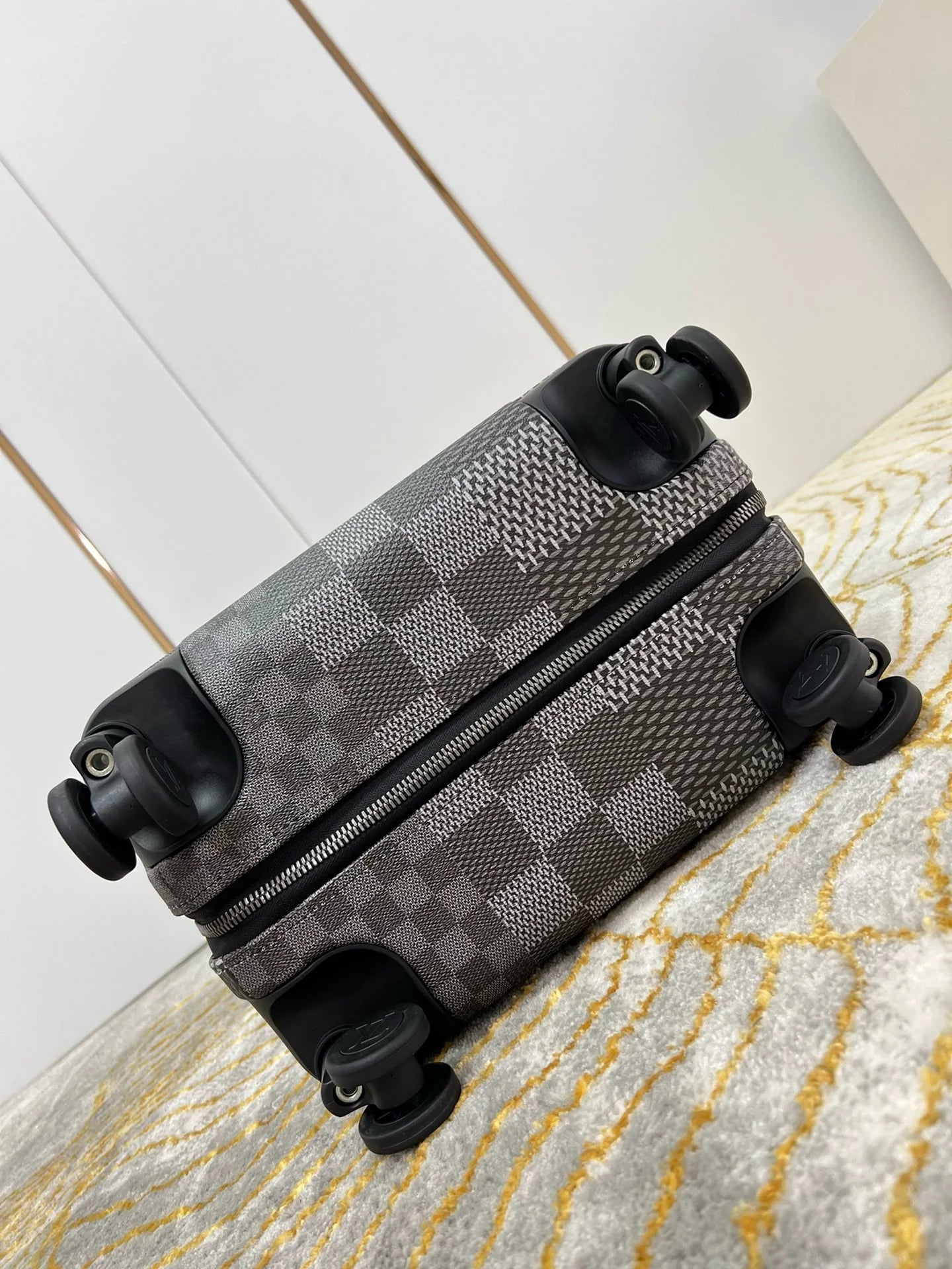 LV LUGGAGE