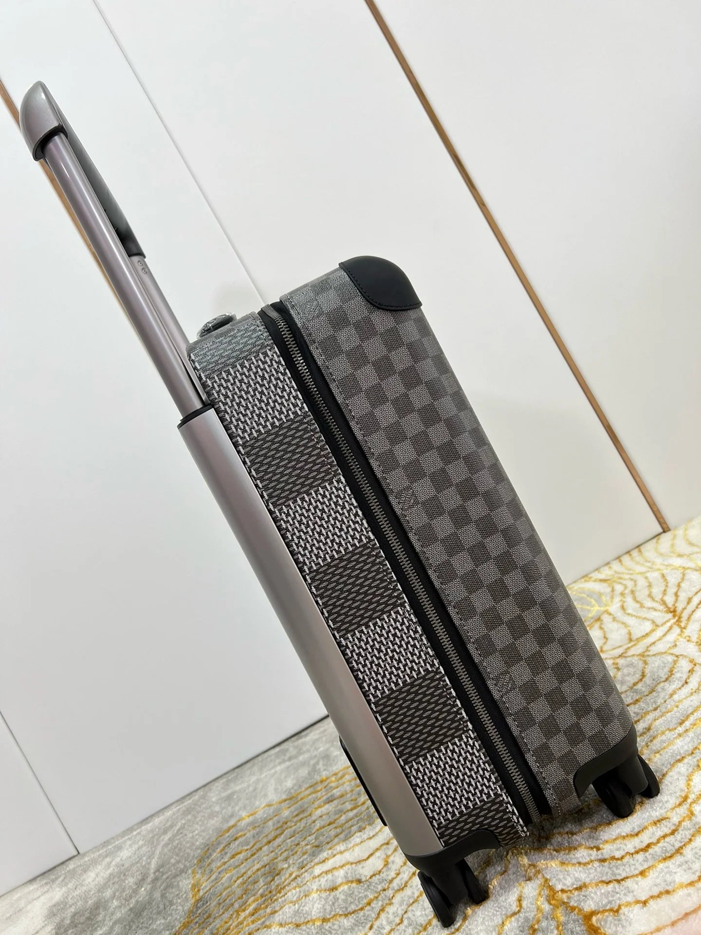 LV LUGGAGE