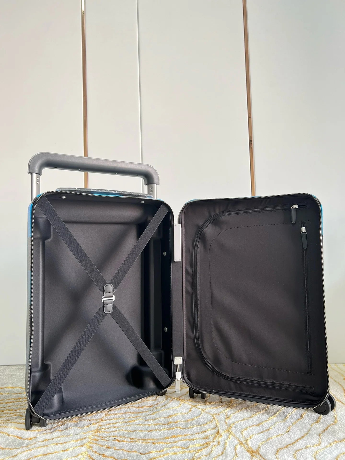LV LUGGAGE