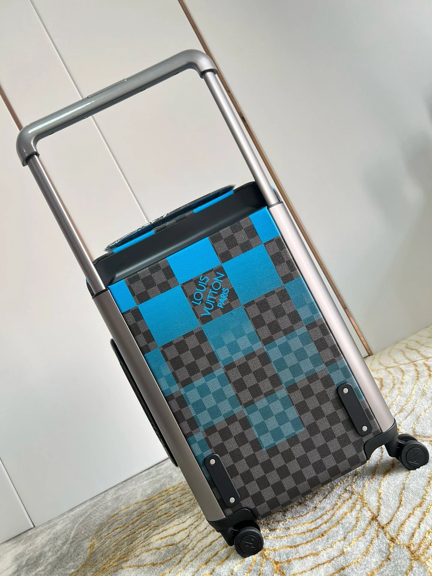 LV LUGGAGE