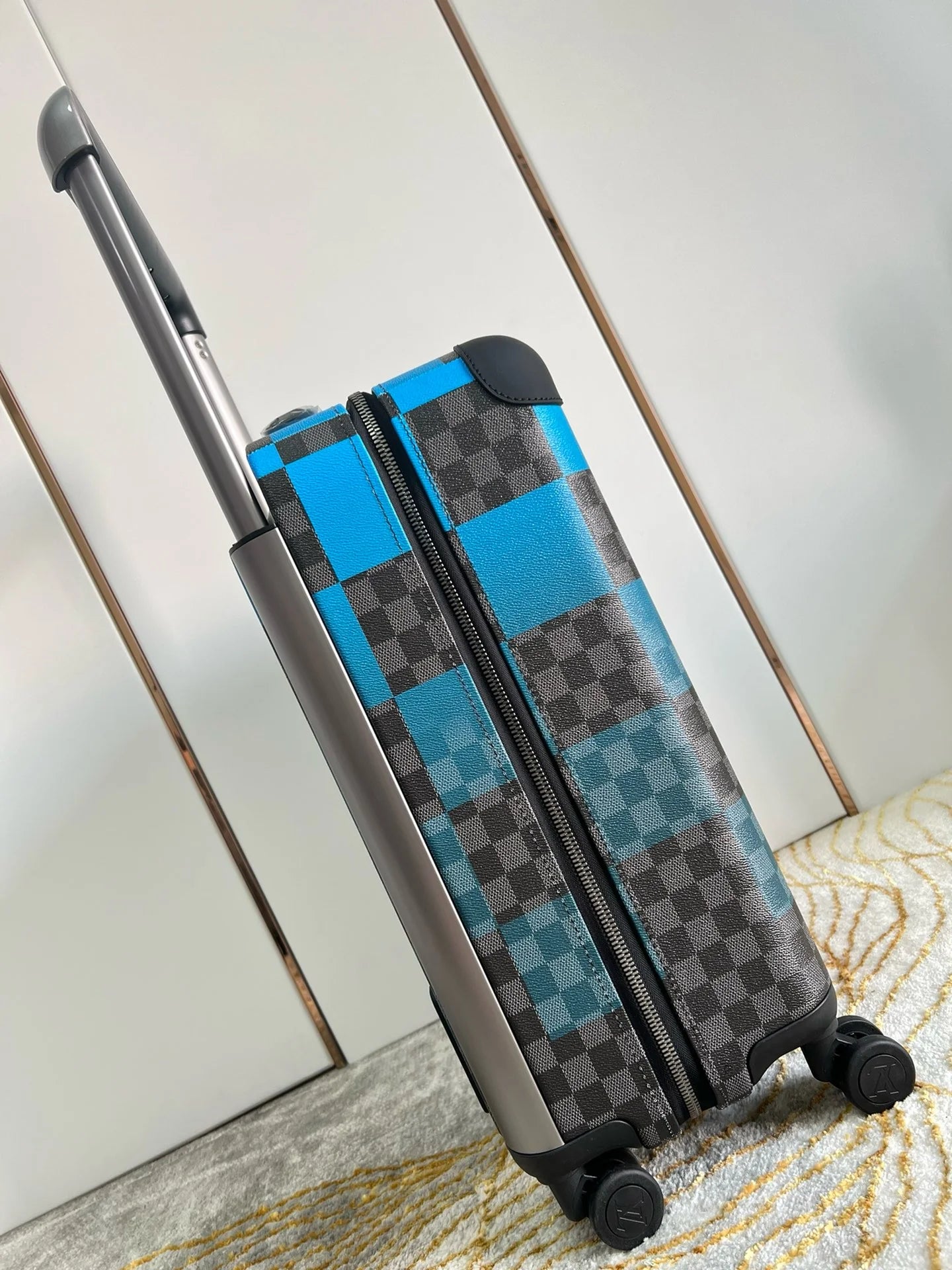 LV LUGGAGE
